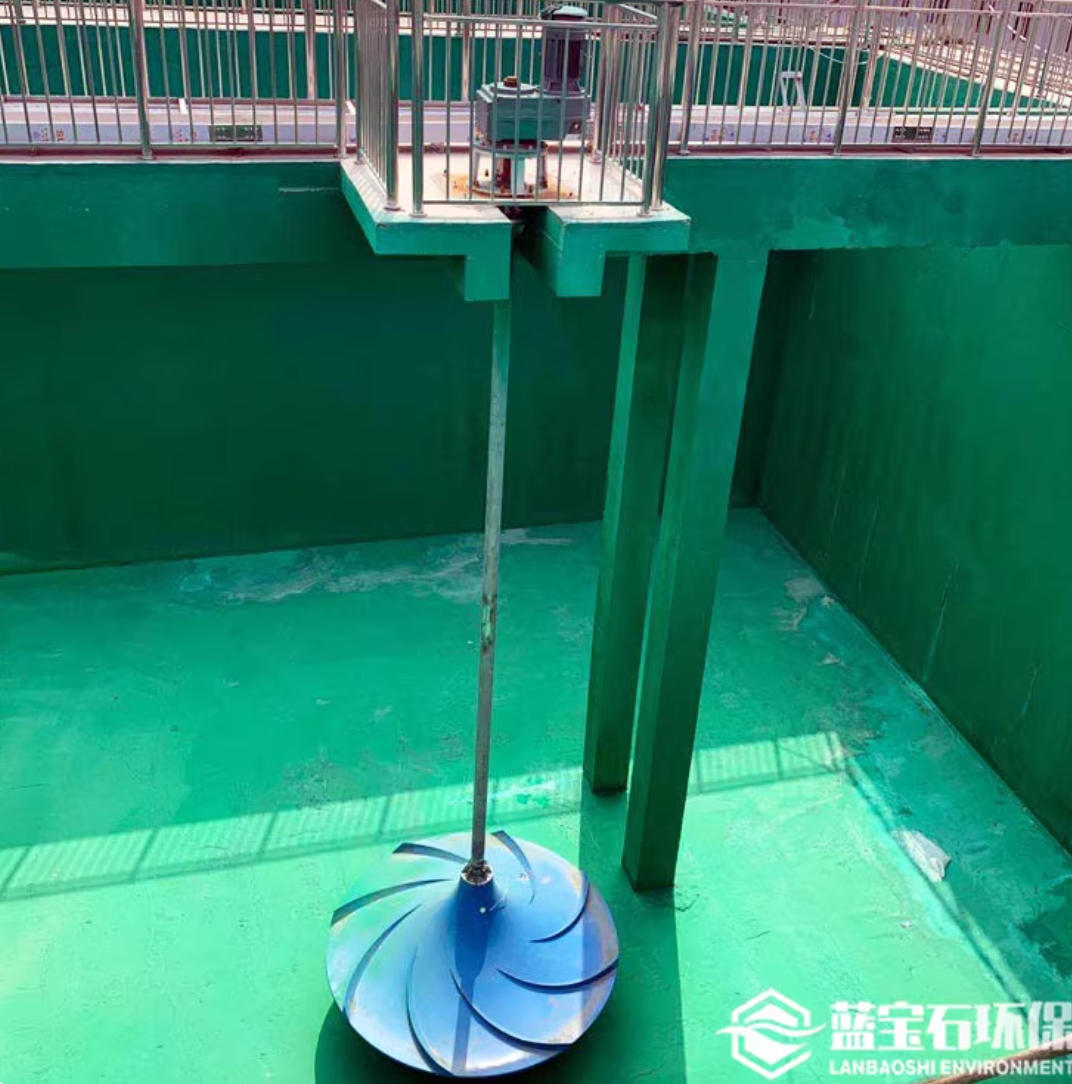 雙曲面攪拌機能夠?qū)崿F(xiàn)設備的低速運轉(zhuǎn)和節(jié)能操作